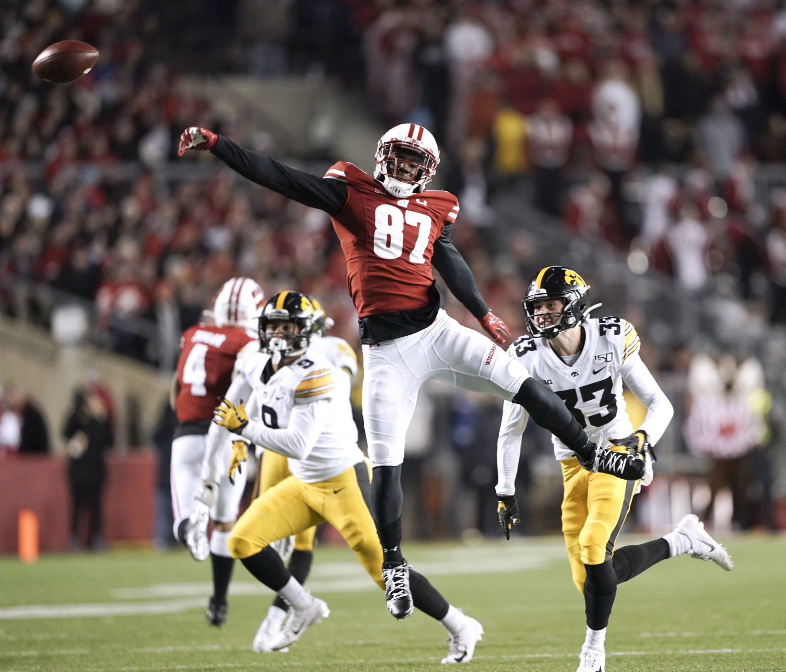 Badgers 24, Hawkeyes 22